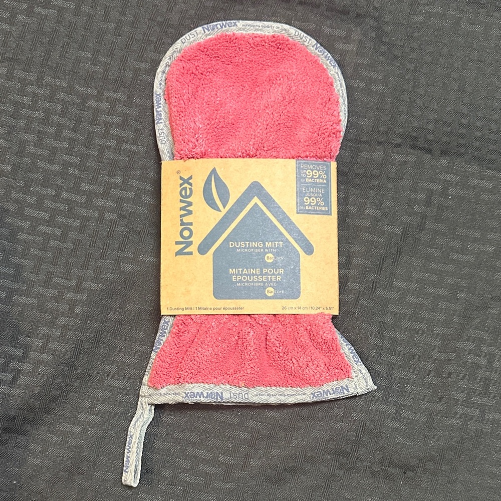 Norwex Dusting Mitt in Bright Pink